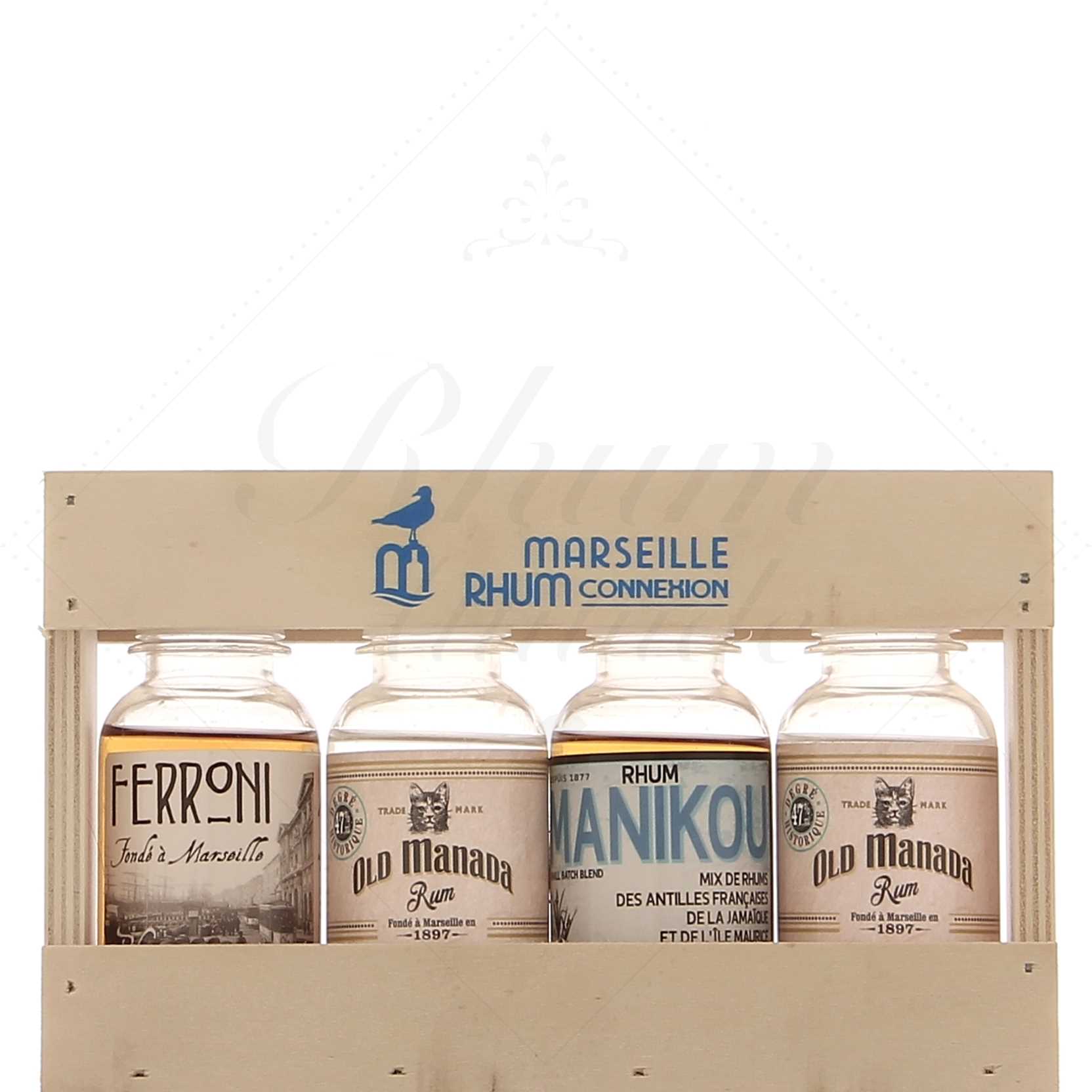 Ferroni - coffret bois 4 rhums x 10cl Manikou, Old Manada Blanc, Old Manada Ambré, Rhum ambré 44,5°