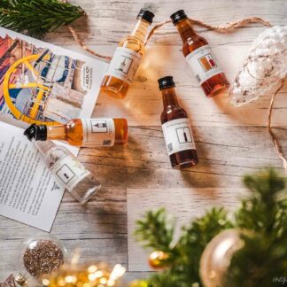 Ancienne box de 5 rhums avec un livret 38,75°