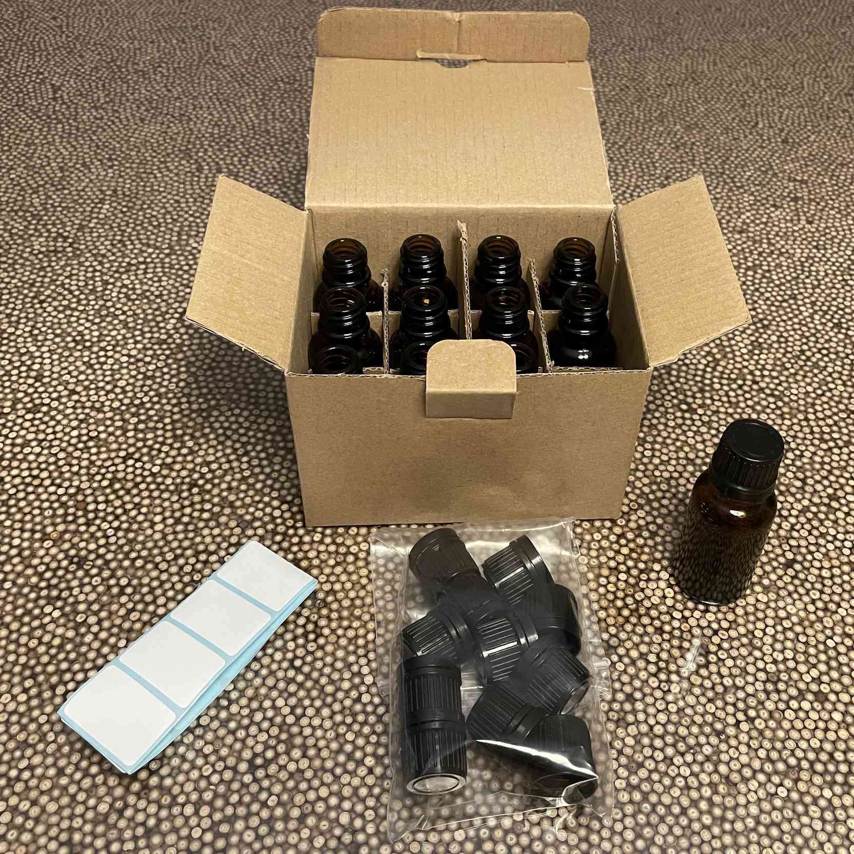 12 flacons verre opaque 2cl et capsule plastique PP18 avec étiquettes