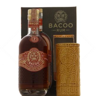 Bacoo 7 ans 40° avec un mug Tiki